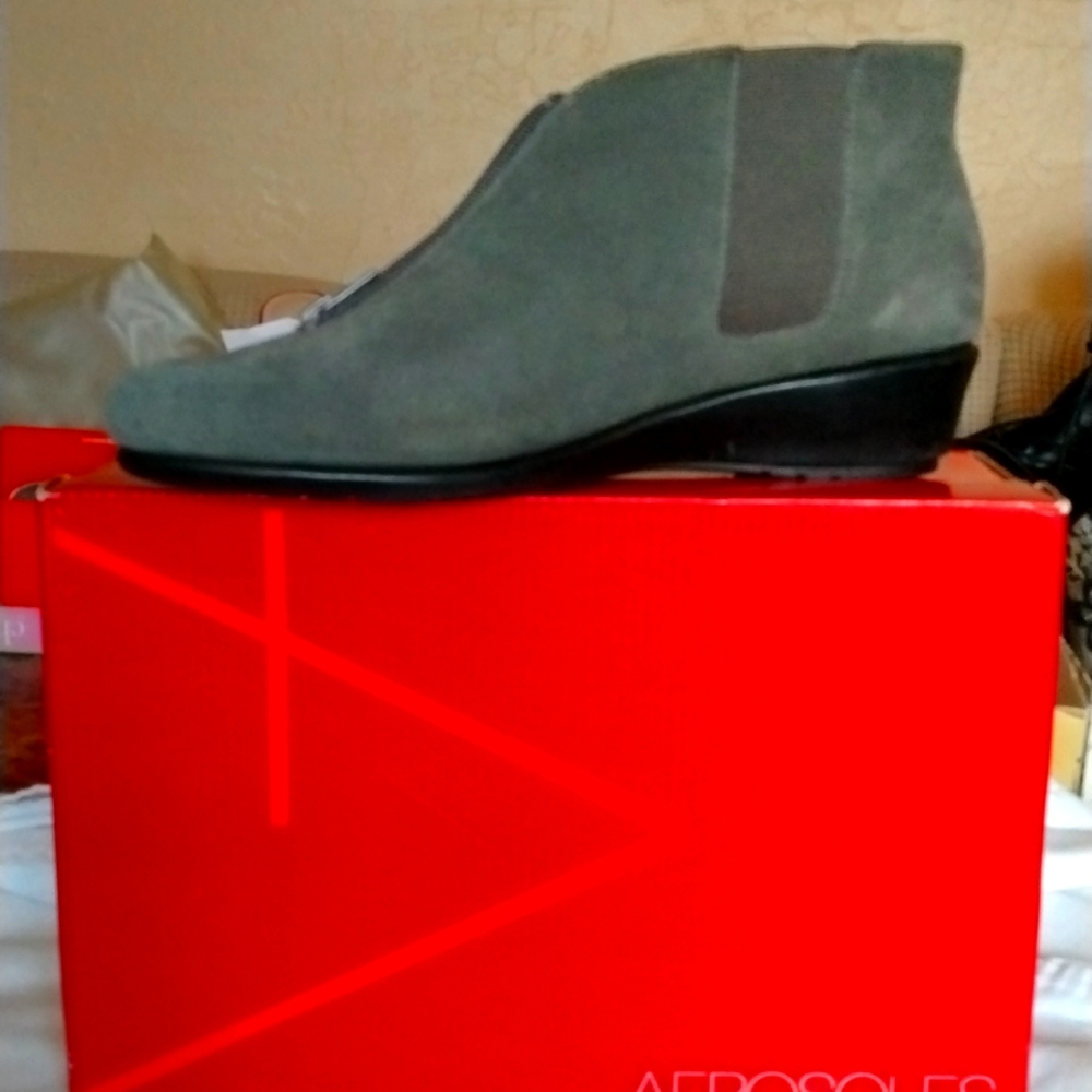 Aerosols,size 11,Dark Gray Suede